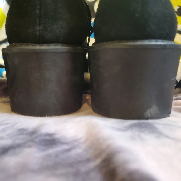 Over the knee suade boots - Picture 3 of 11